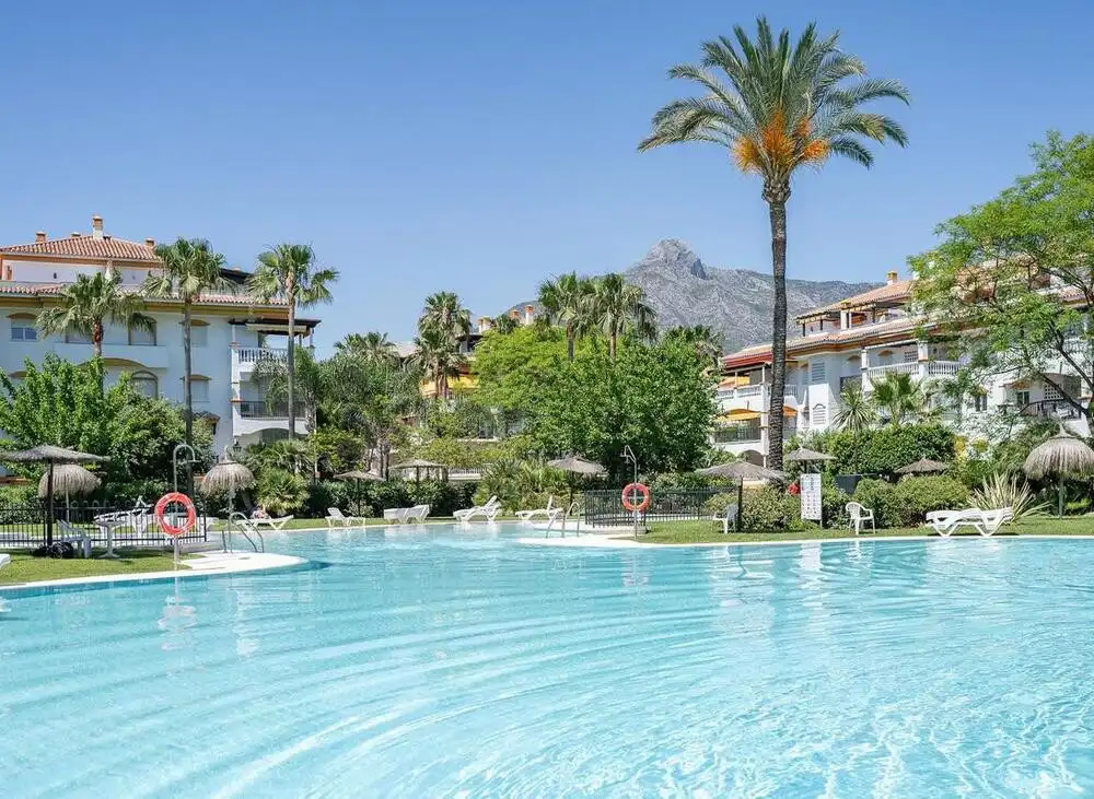 Vista exterior de Planta baixa de lloguer en Marbella amb Terrassa, Piscina i Piscina comunitària