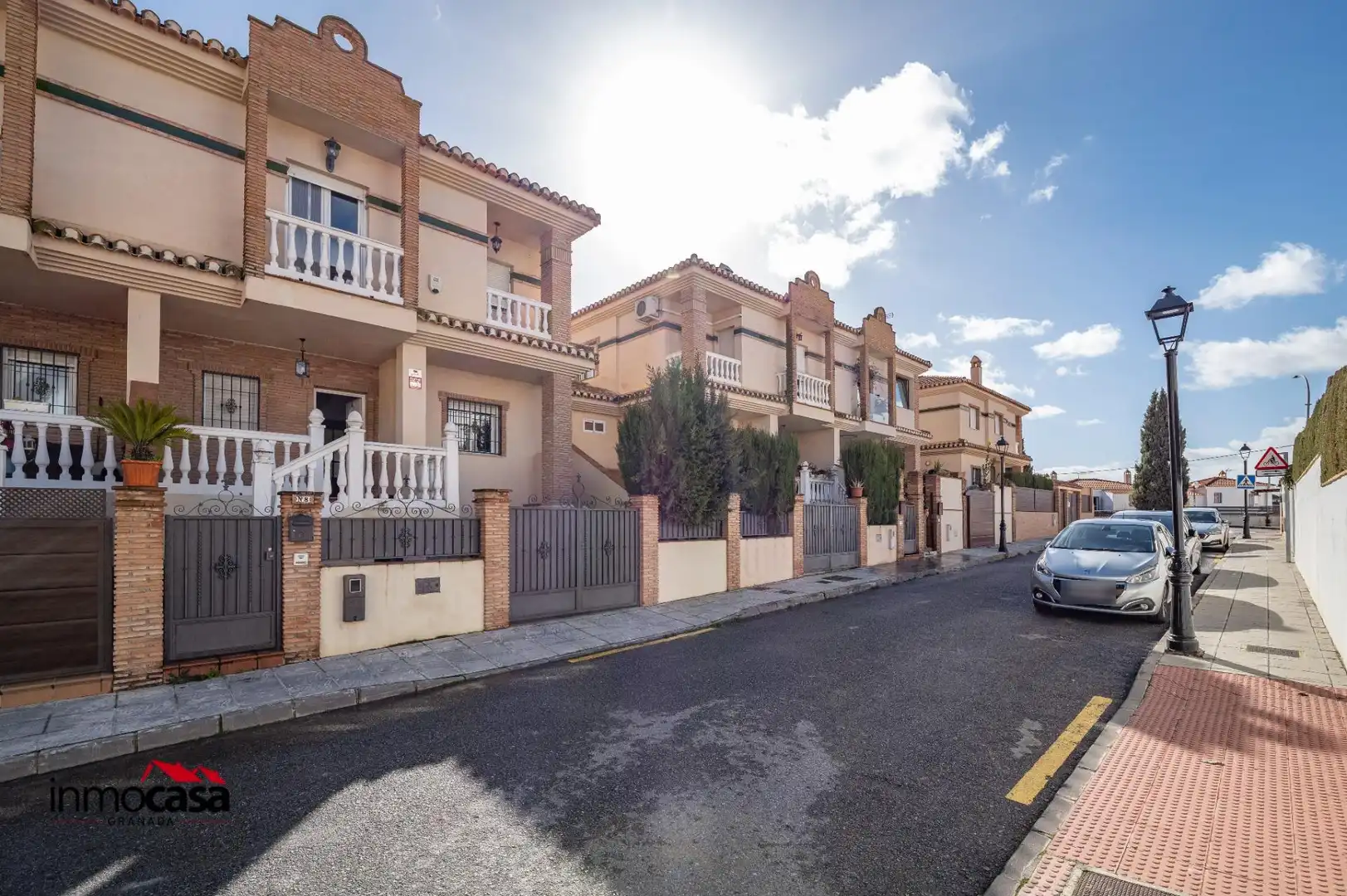 Vista exterior de Casa adosada en venta en Ogíjares con Calefacción, Amueblado y Balcón