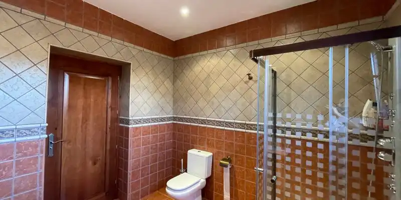 Bany de Casa o xalet en venda en Loja amb Aire condicionat, Jardí privat i Terrassa
