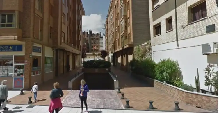 Parcheggio con ascensore in affitto a Calle Doctor Eduardo González Menéndez 8A, imagen 3