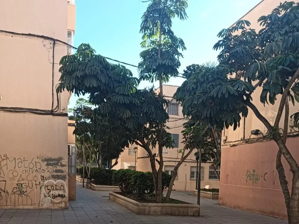 Außenansicht von Wohnung zum Verkauf in Almería mit Terrasse und Balkon