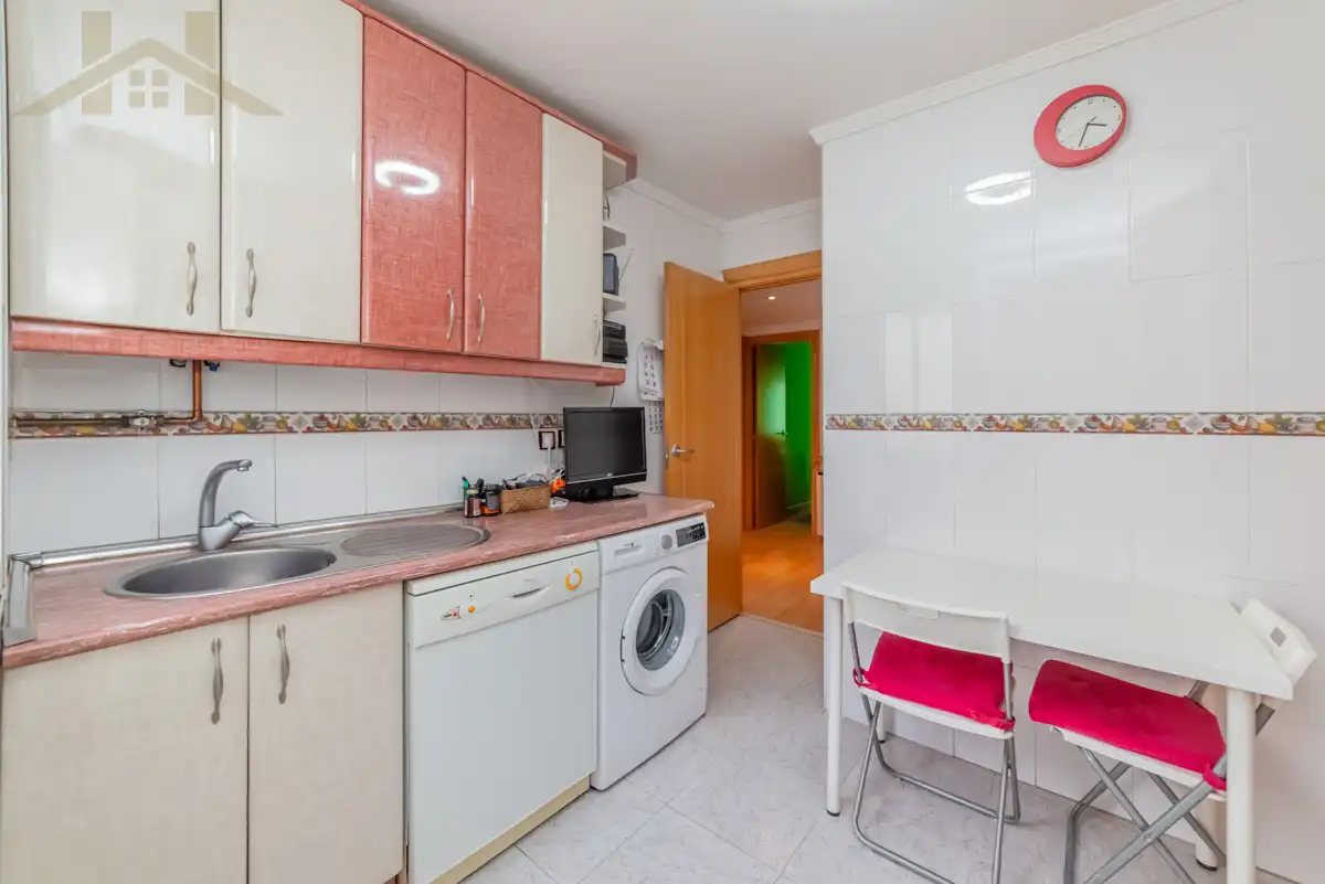 Küche von Wohnung zum Verkauf in Pinto mit Klimaanlage, Heizung und Terrasse