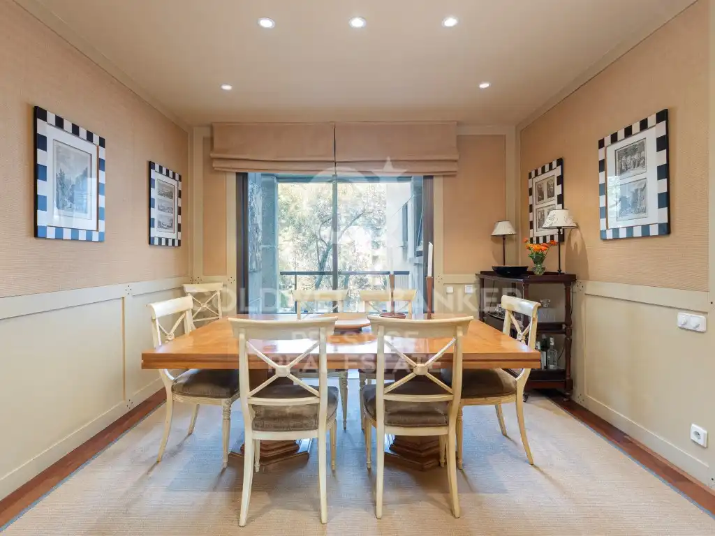 Comedor de Piso en venta en Barcelona con Jardín privado, Terraza y Piscina comunitaria
