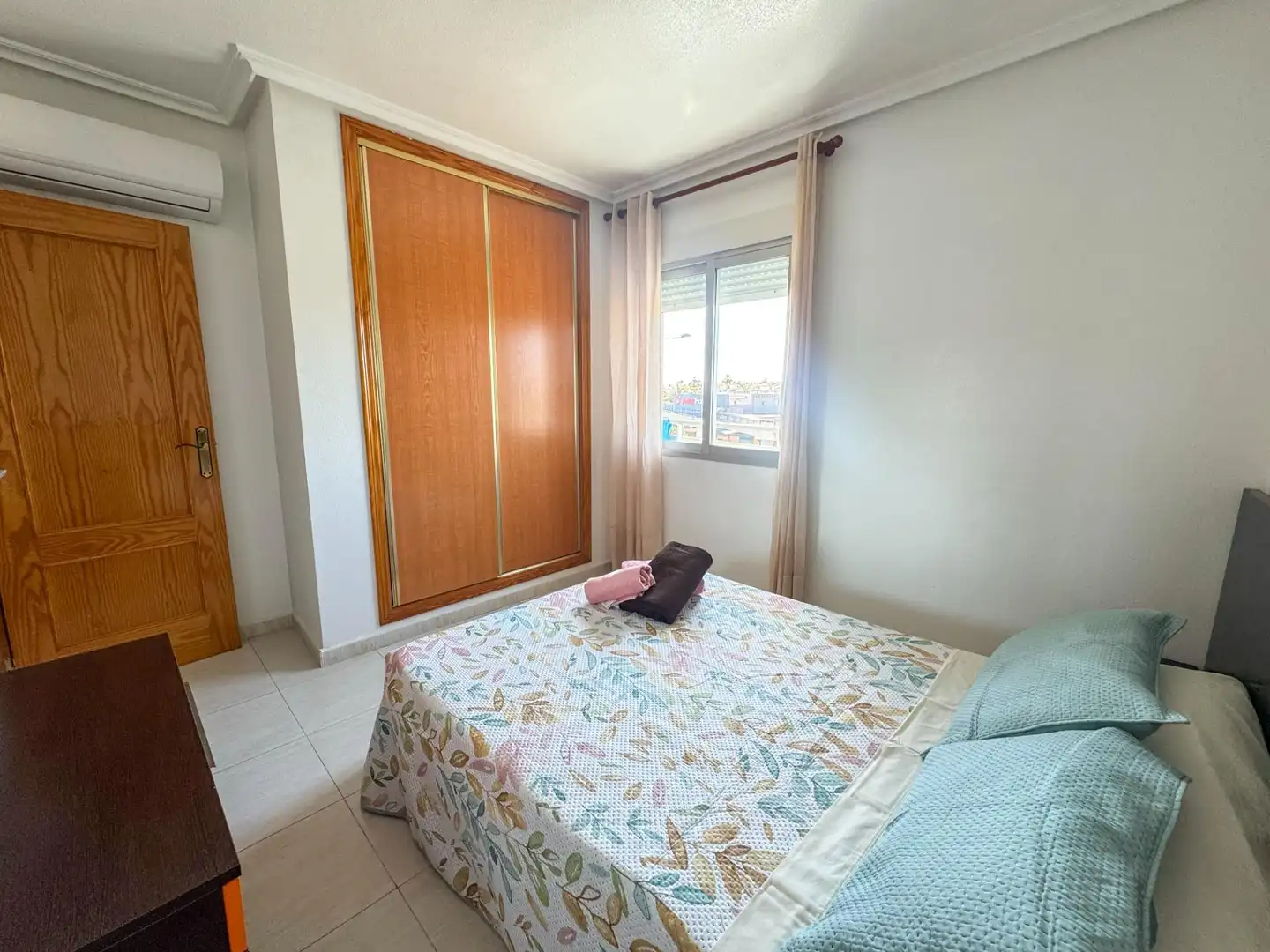 Habitación de Apartamento de alquiler en Orihuela con Aire acondicionado, Calefacción y Jardín privado