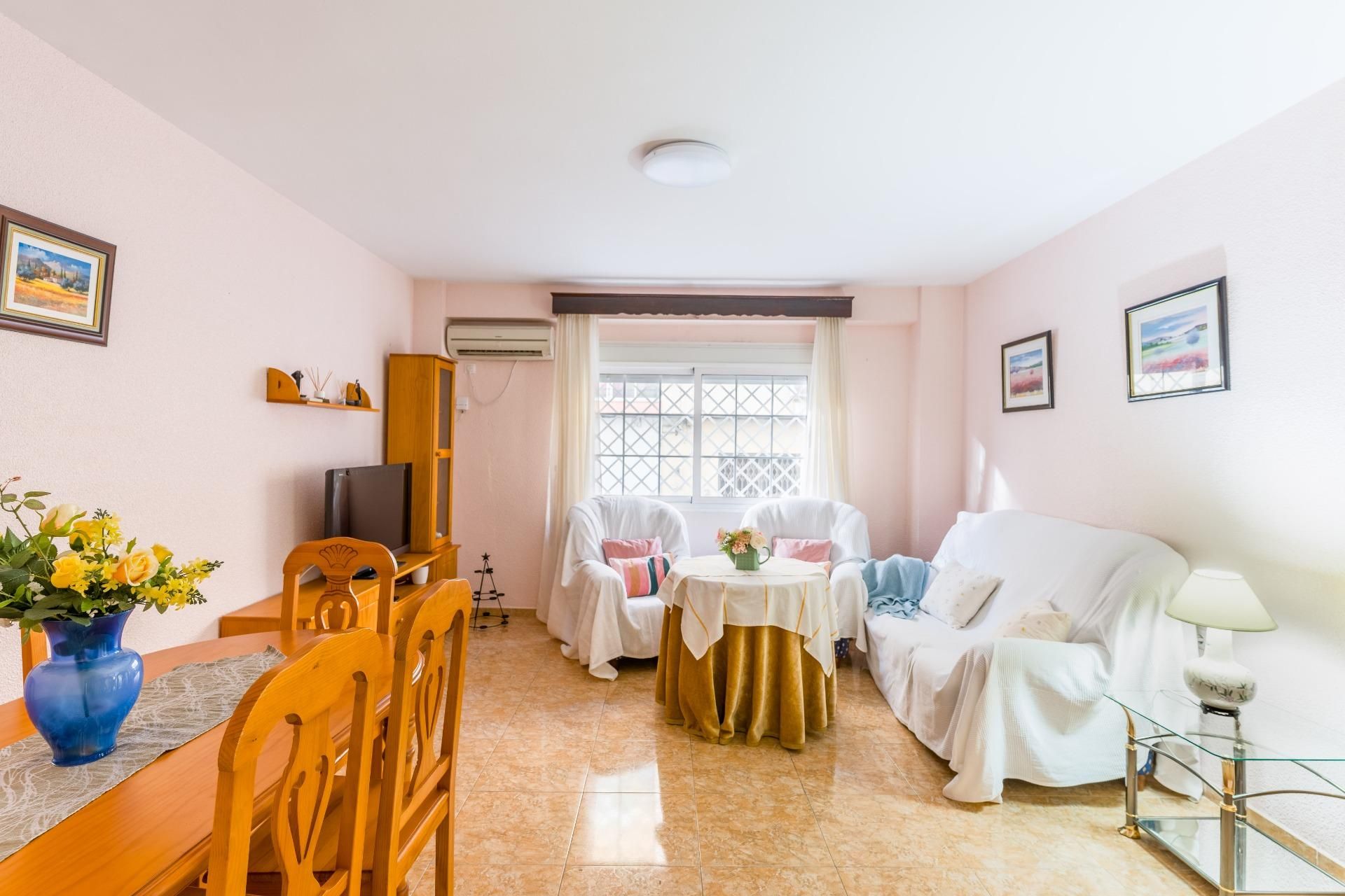 Habitación de Piso en venta en  Almería Capital con Aire acondicionado y Amueblado