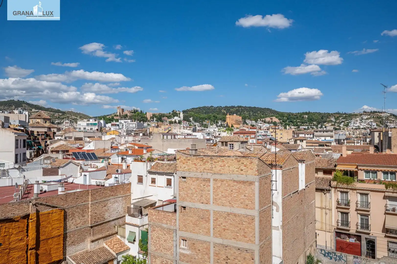 Vista exterior de Piso en venta en Granada con Terraza y Balcón