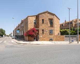 Exterior view of Single-family semi-detached for sale in  Granada Capital  with Air Conditioner, Terrace and Swimming Pool