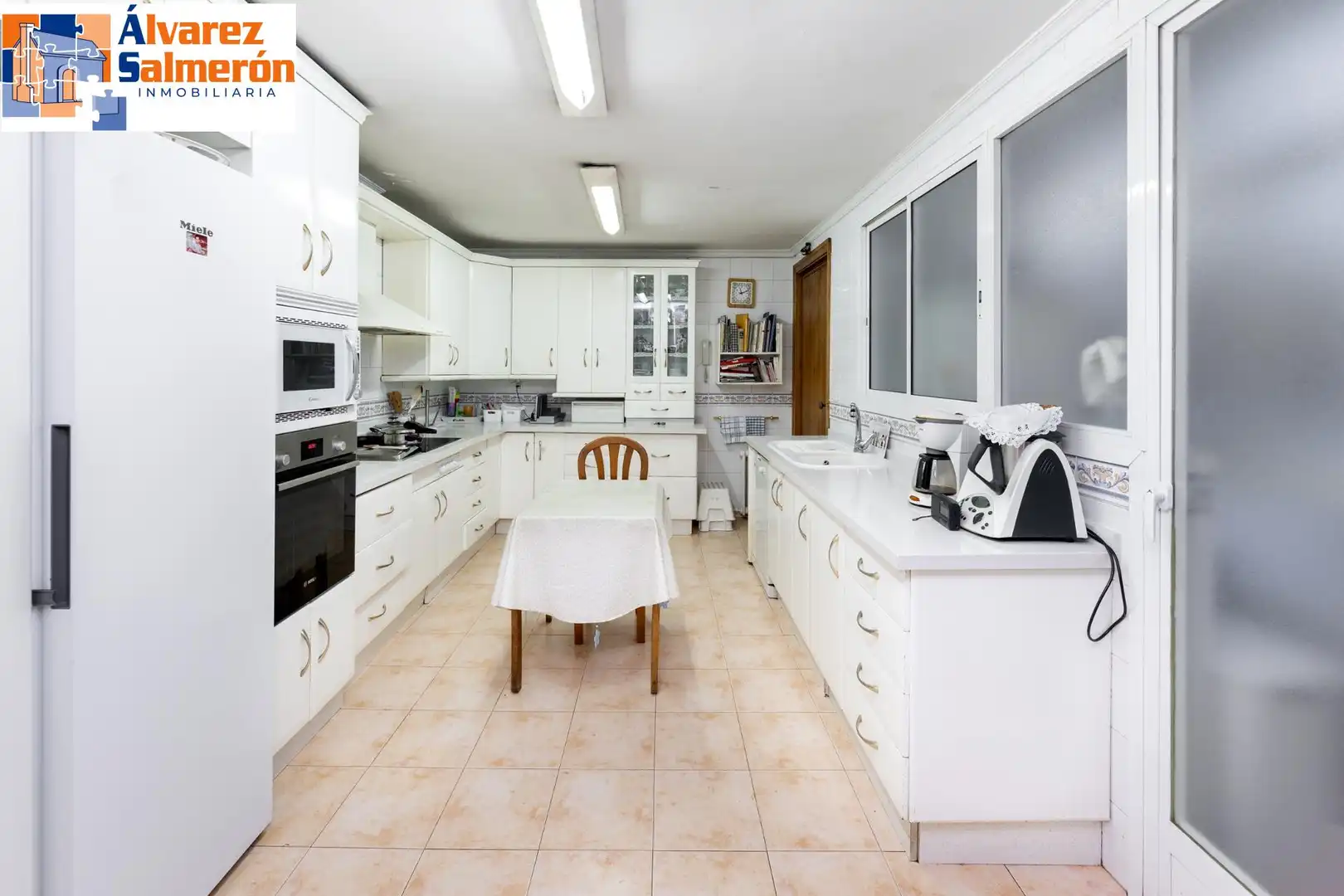 Kitchen of Flat for sale in Granada  with Heating and Balcony
