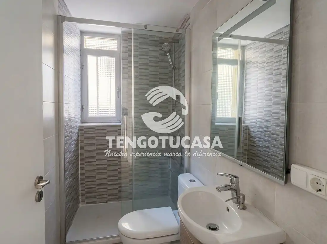 Piso en venta en Calle de María Teresa Sáenz de Heredia, 22, Ventas
