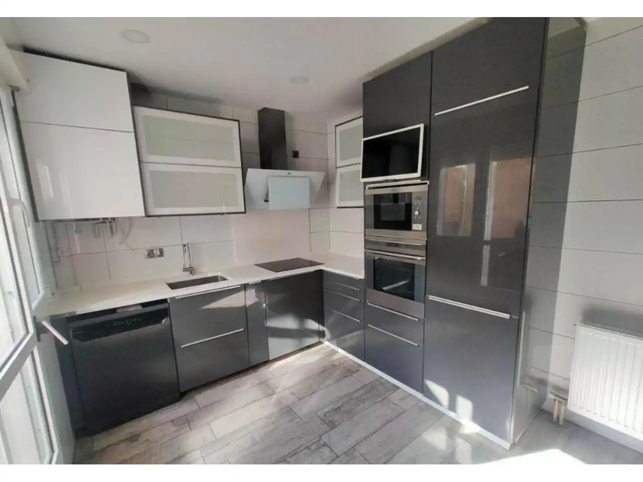 Cuina de Casa o xalet en venda en Burgos amb Calefacció, Parquet i Terrassa