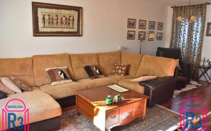 Sala d'estar de Dúplex en venda en León Capital  amb Aire condicionat i Terrassa