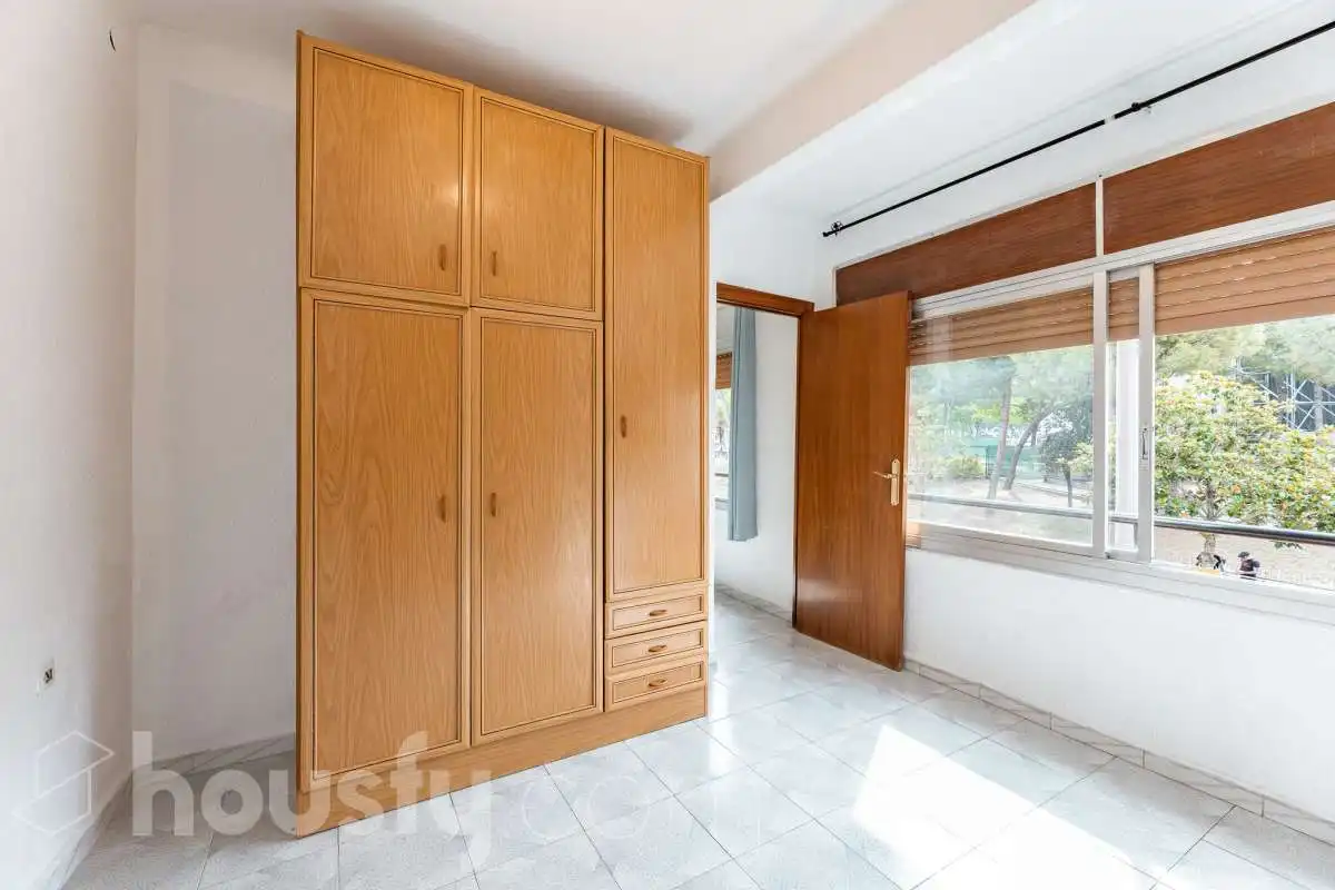 Bedroom of Flat for sale in Cornellà de Llobregat  with Air Conditioner