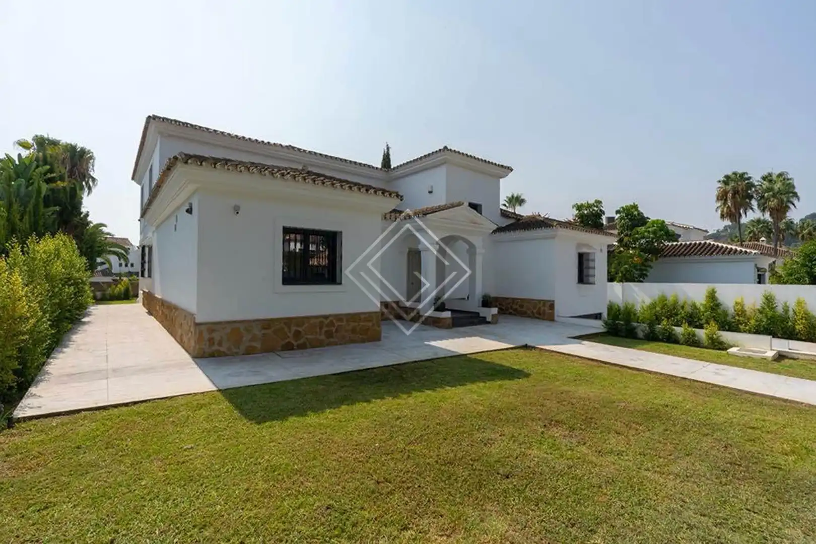 Villa mit Pool zum Verkauf in Nueva Andalucía, imagen 4
