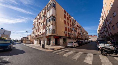 Foto 2 de Piso en venta en Colombia, 35, Ciudad Jardín - Tagarete - El Zapillo, Almería Capital