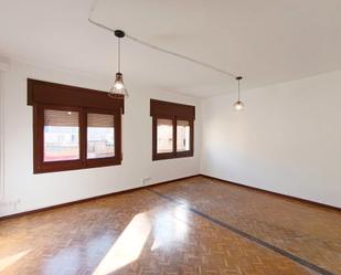 Sala d'estar de Pis de lloguer en  Barcelona Capital amb Parquet i Forn