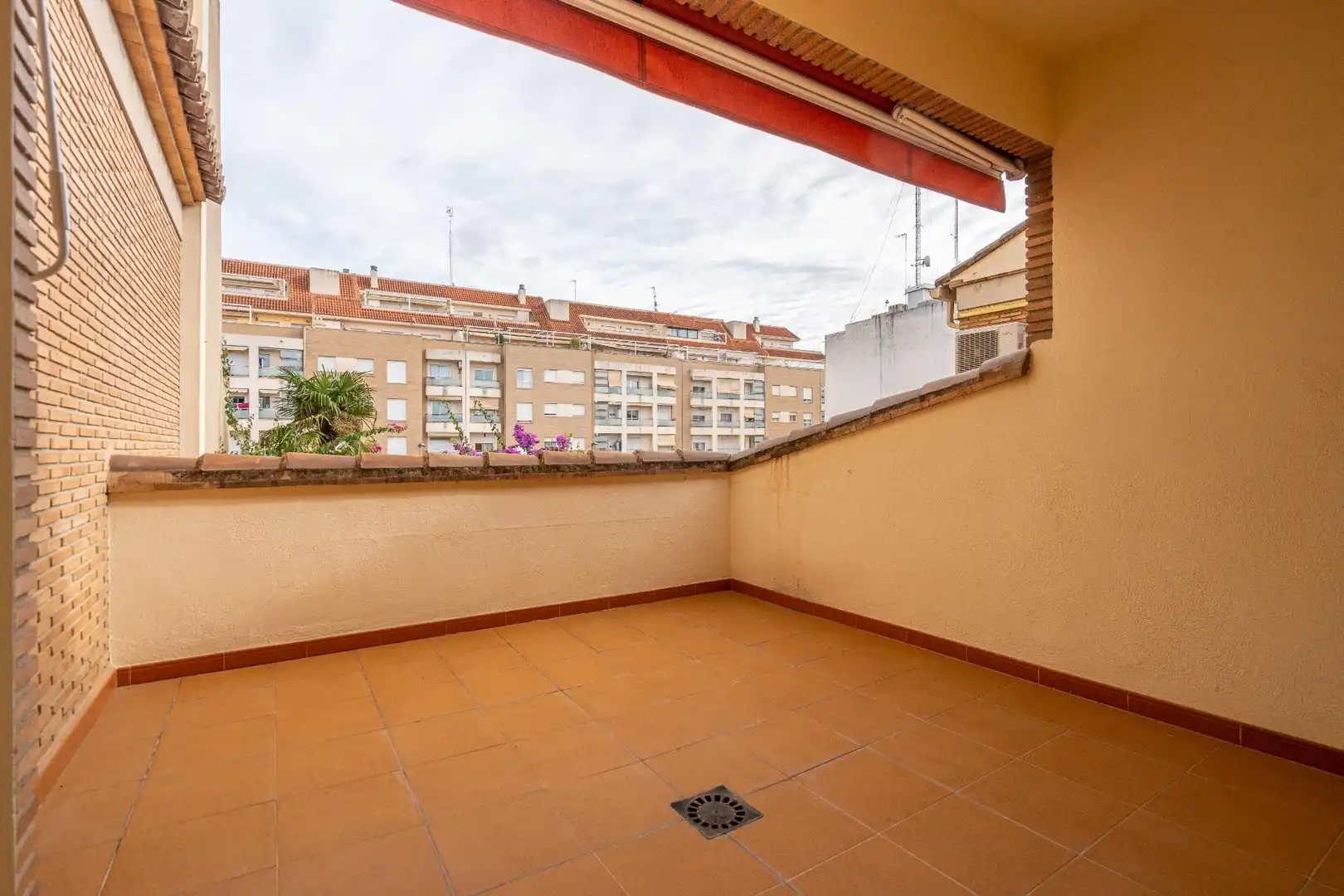 Terrassa de Casa o xalet en venda en Canals amb Aire condicionat, Calefacció i Jardí privat
