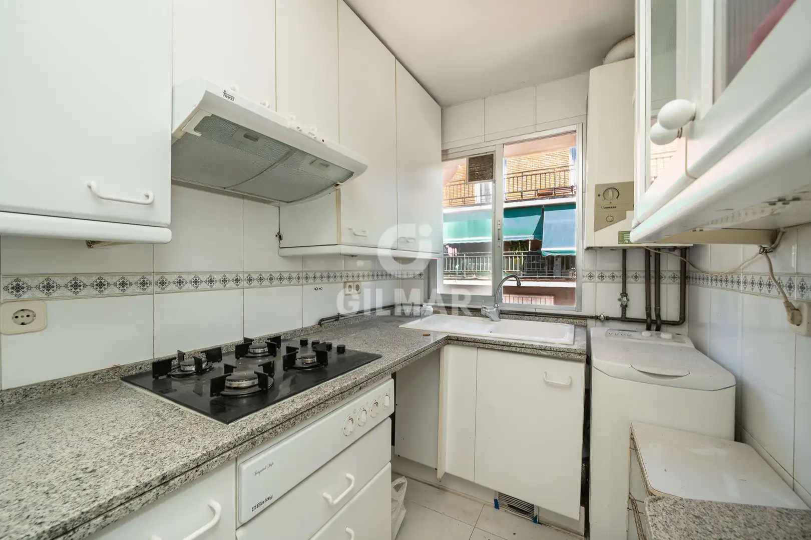 Küche von Wohnung zum Verkauf in Madrid mit Heizung und Balkon