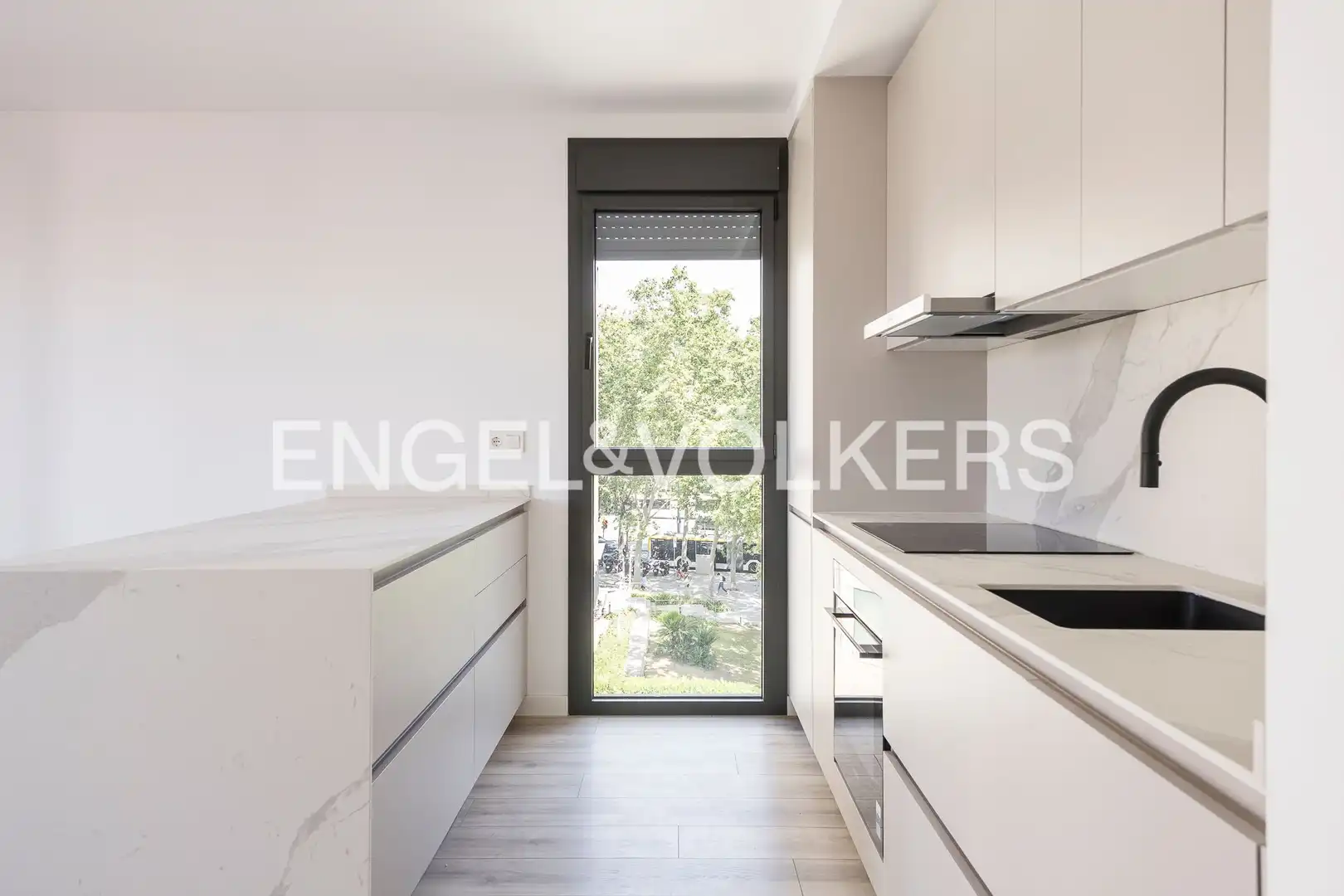 Cuina de Pis de lloguer en Barcelona amb Aire condicionat, Calefacció i Parquet