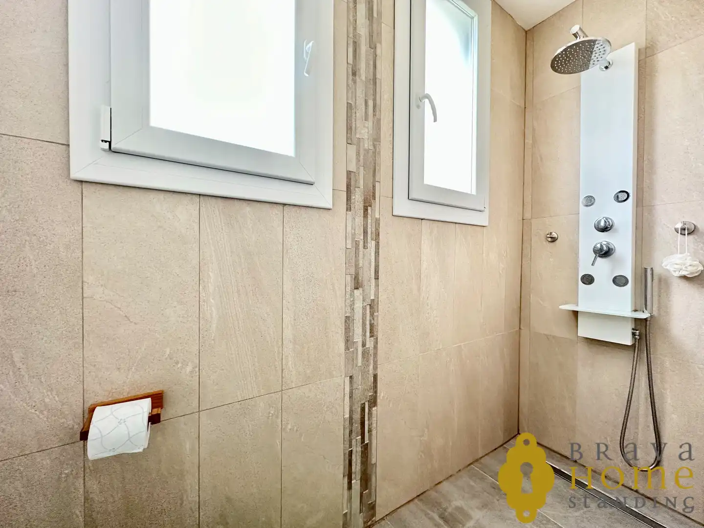Badezimmer von Haus oder Chalet zum Verkauf in Empuriabrava mit Klimaanlage, Heizung und Privatgarten