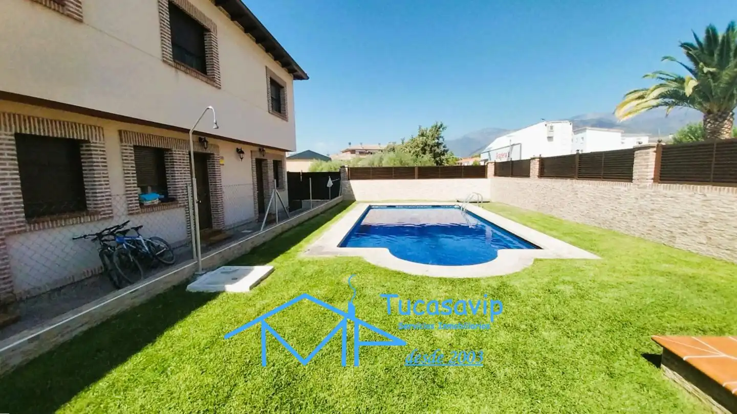 Habitatge amb piscina en venda a La Adrada