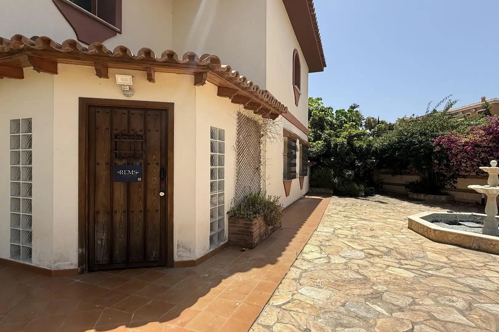 Vista exterior de Casa o xalet en venda en Benalmádena amb Aire condicionat, Calefacció i Jardí privat