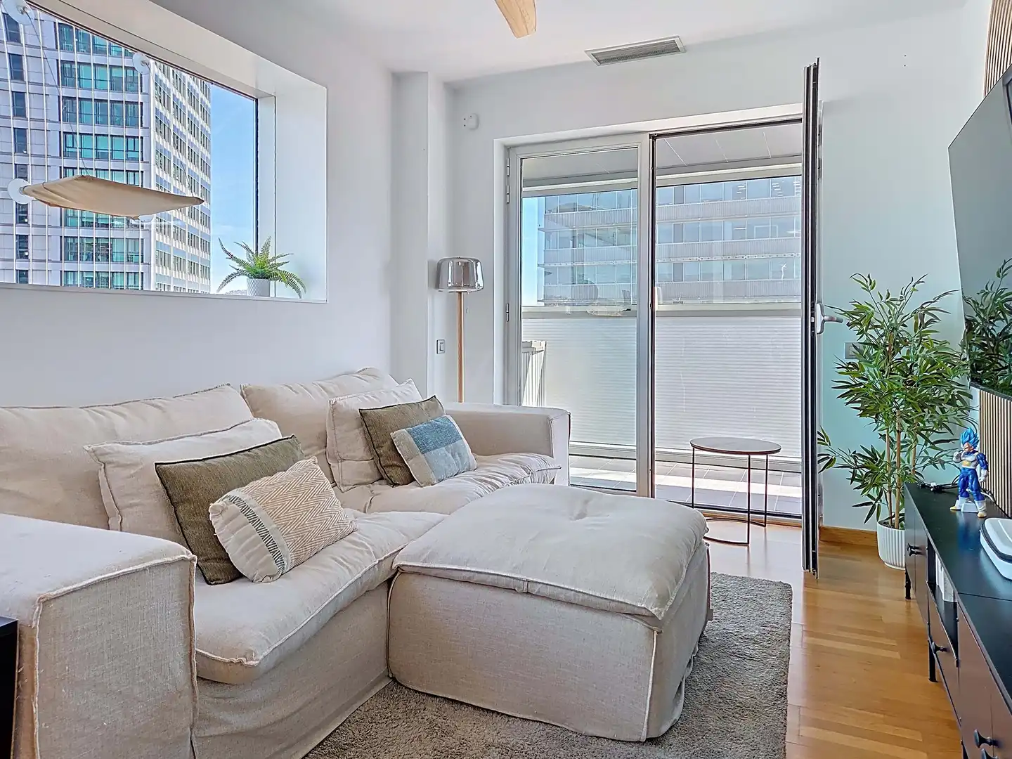 Living room of Flat for sale in L'Hospitalet de Llobregat  with Air Conditioner and Terrace