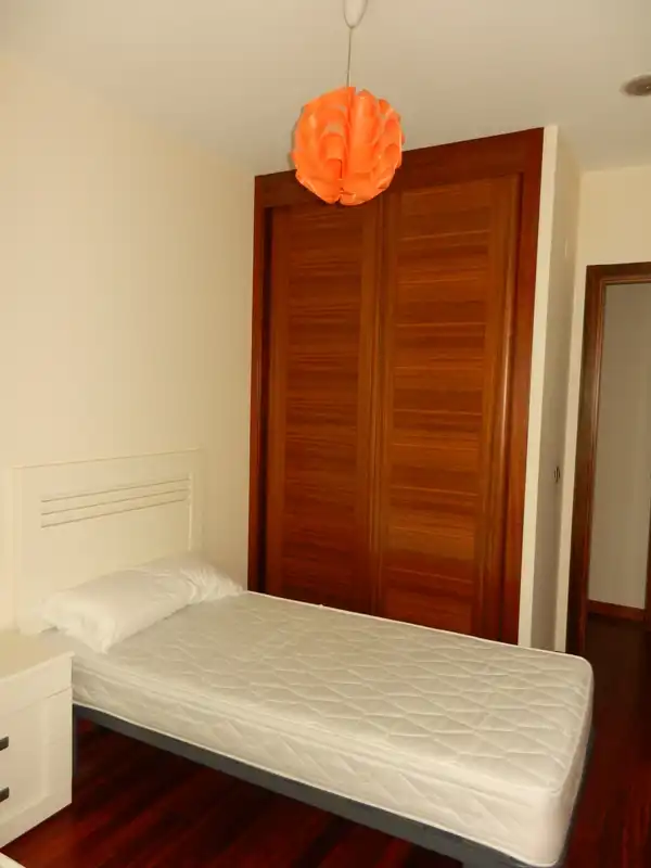 Habitación de Apartamento de alquiler en Lugo con Calefacción y Amueblado