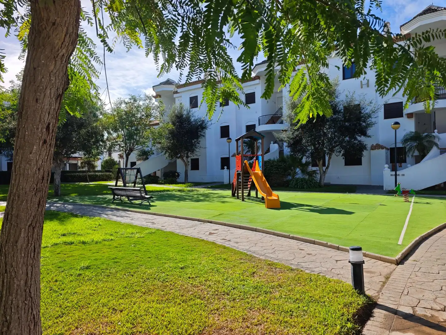 Vista exterior de Apartamento en venta en Chiclana de la Frontera con Jardín privado, Terraza y Amueblado