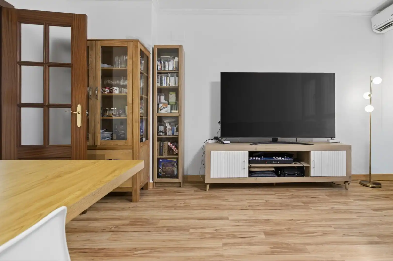 Sala de estar de Piso en venta en Sevilla con Aire acondicionado, Terraza y Piscina comunitaria