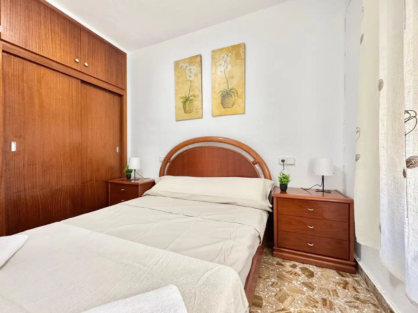 Dormitori de Apartament de lloguer en Torrevieja amb Aire condicionat, Moblat i Rentadora