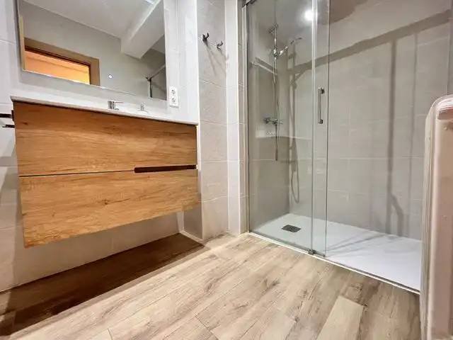 Baño de Piso de alquiler en Gijón  con Calefacción y Parquet