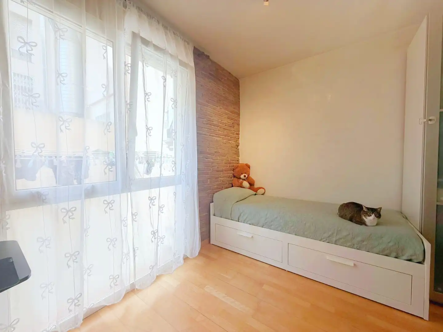 Schlafzimmer von Wohnung zum Verkauf in Barcelona mit Klimaanlage, Parkett und Ofen