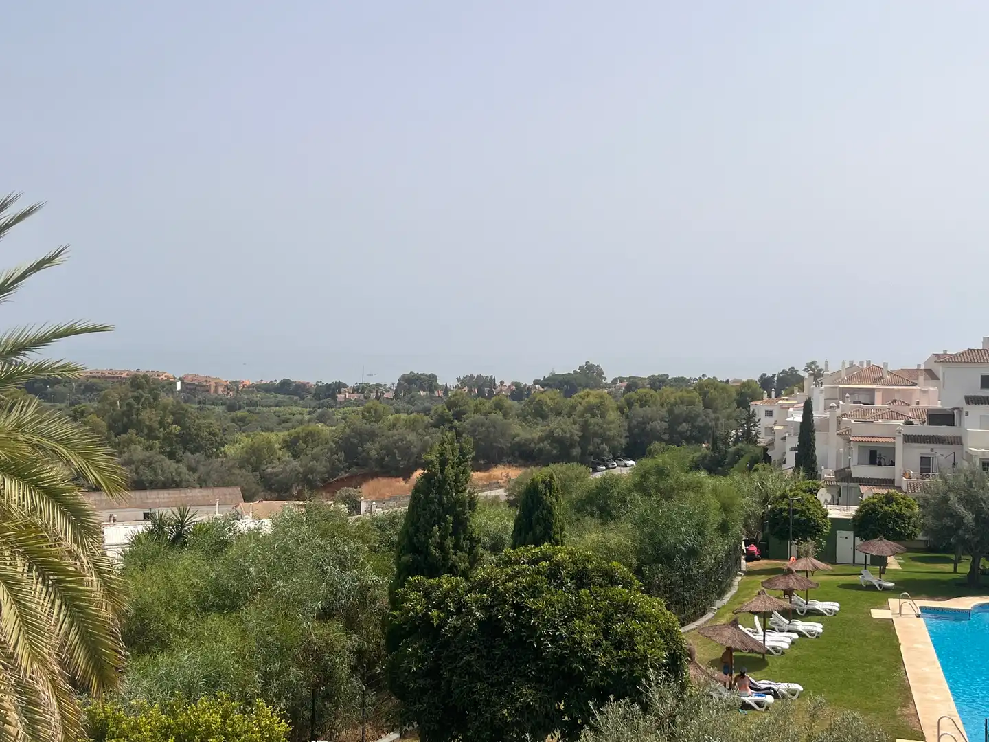 Außenansicht von Dachboden zur Miete in Marbella mit Klimaanlage, Terrasse und Abstellraum