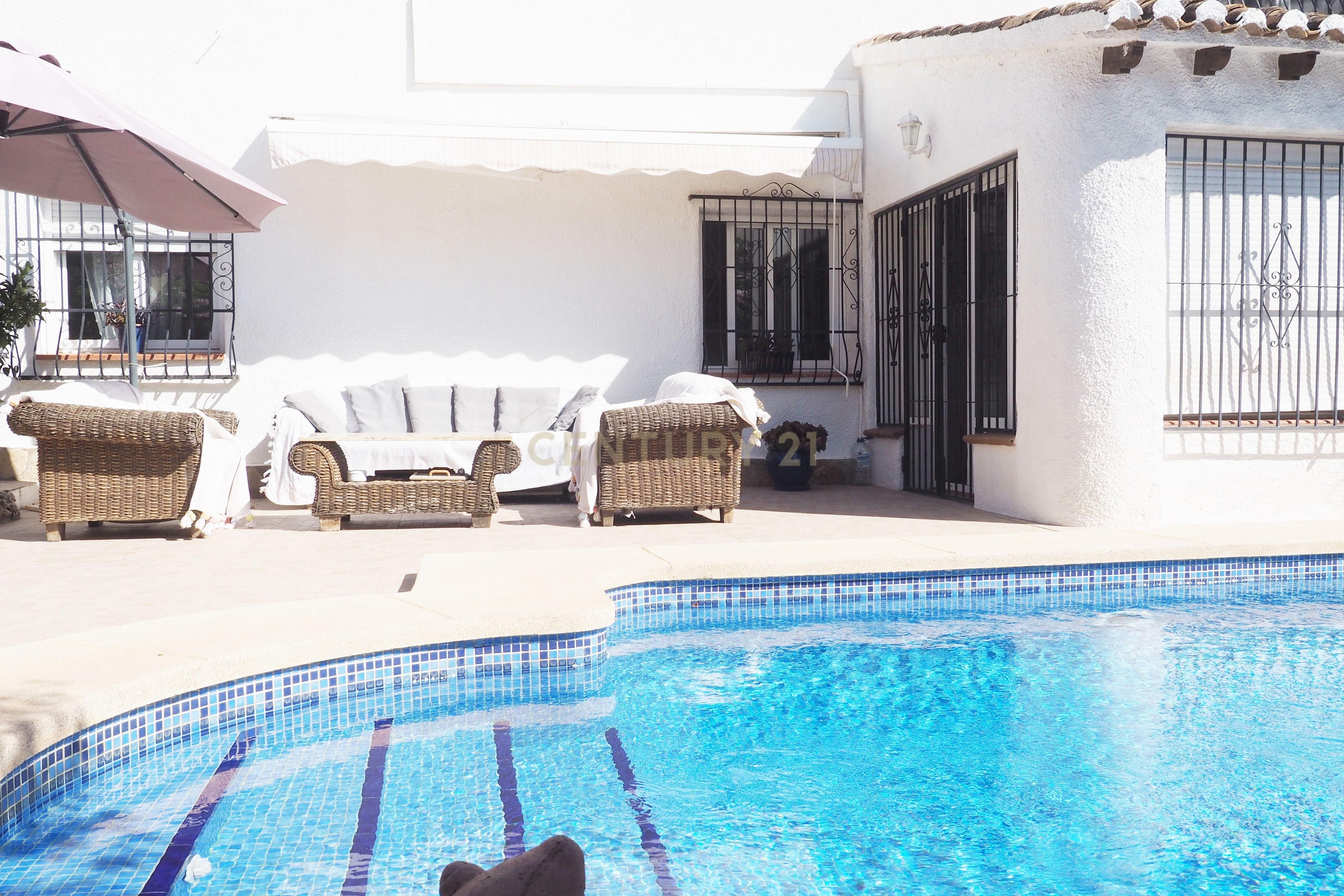 Swimming pool of Apartment to rent in Calpe / Calp  with Air Conditioner, Private garden and Storage room