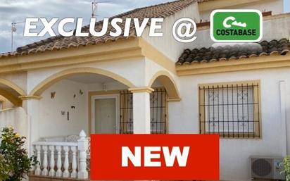 Exterior view of Single-family semi-detached for sale in Pilar de la Horadada  with Air Conditioner and Private garden