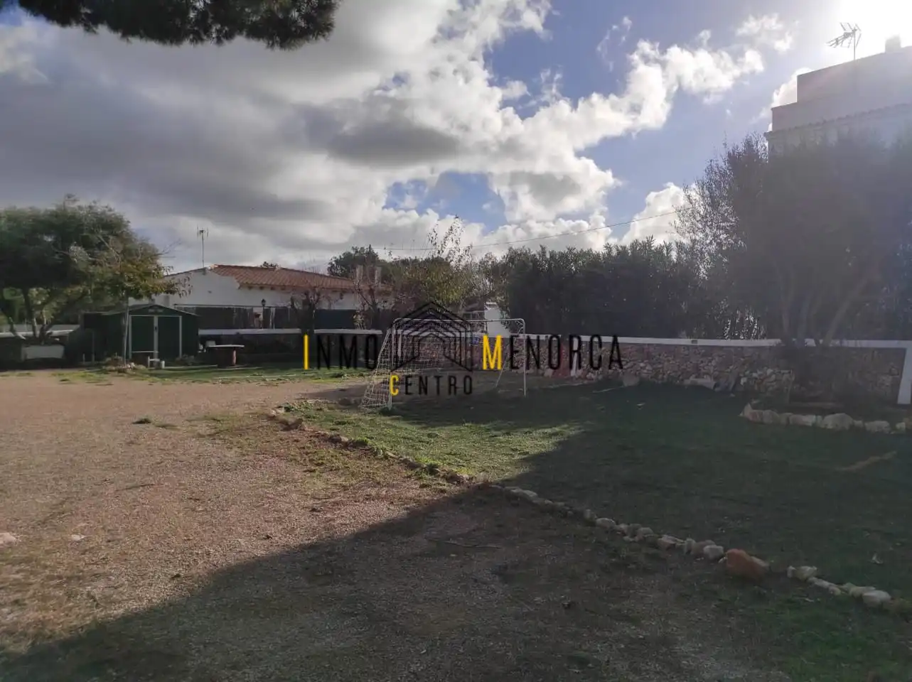Lands and plots for sale in Cala Blanca
