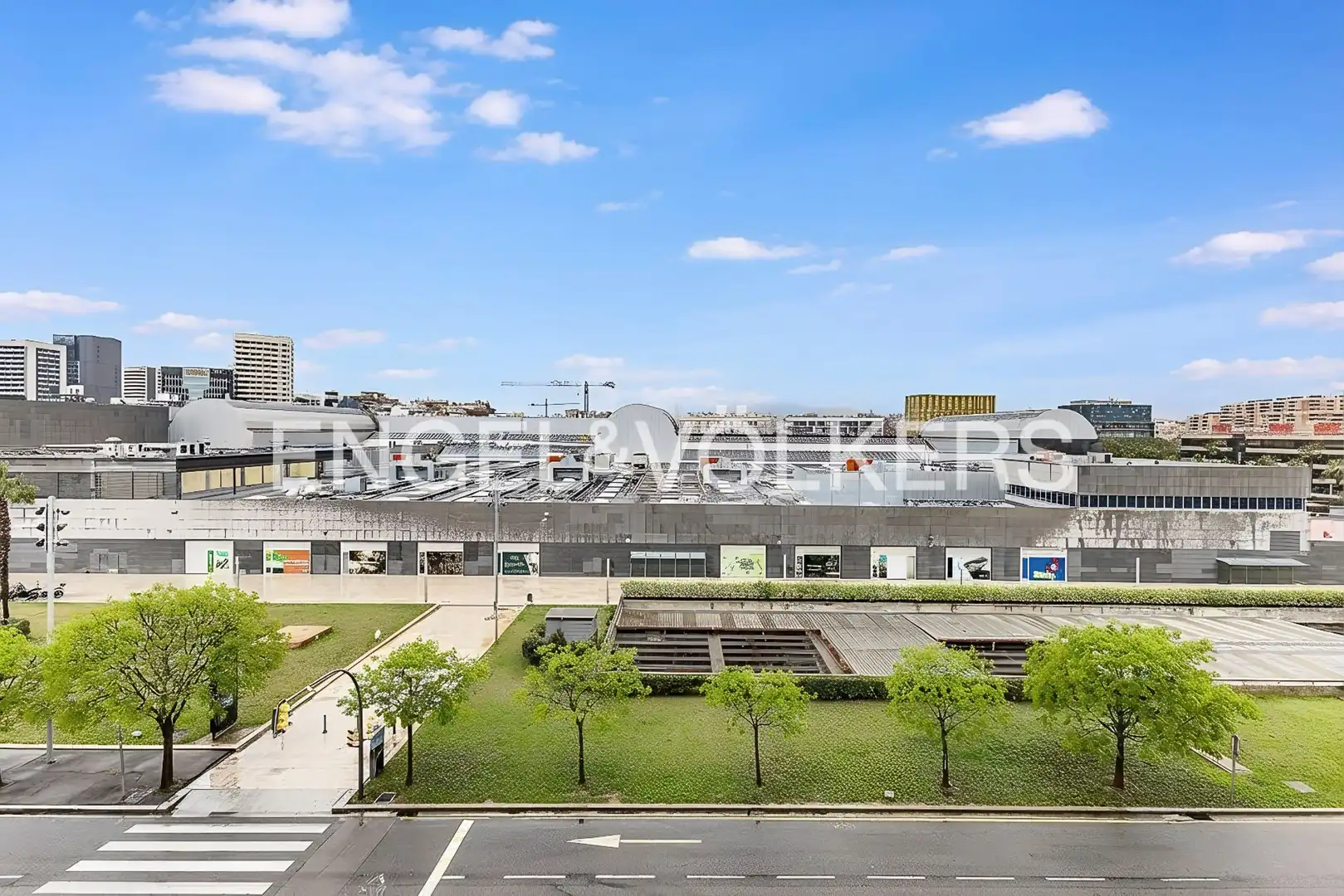 Vista exterior de Piso en venta en L'Hospitalet de Llobregat con Aire acondicionado, Calefacción y Trastero
