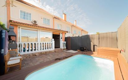 Piscina de Casa adosada en venda en Valdemorillo amb Terrassa, Piscina i Balcó