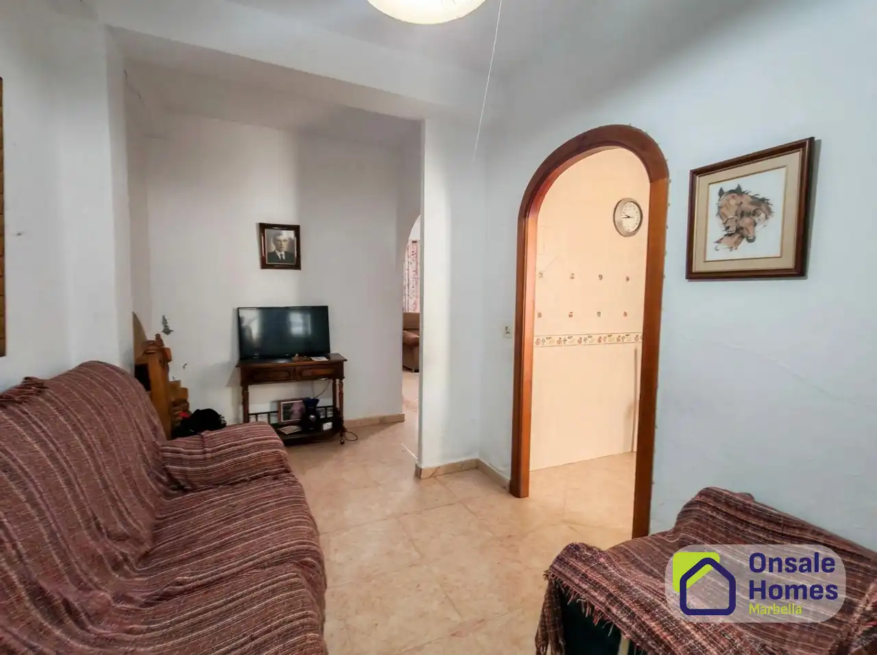Sala d'estar de Casa adosada en venda en Marbella amb Jardí privat i Balcó