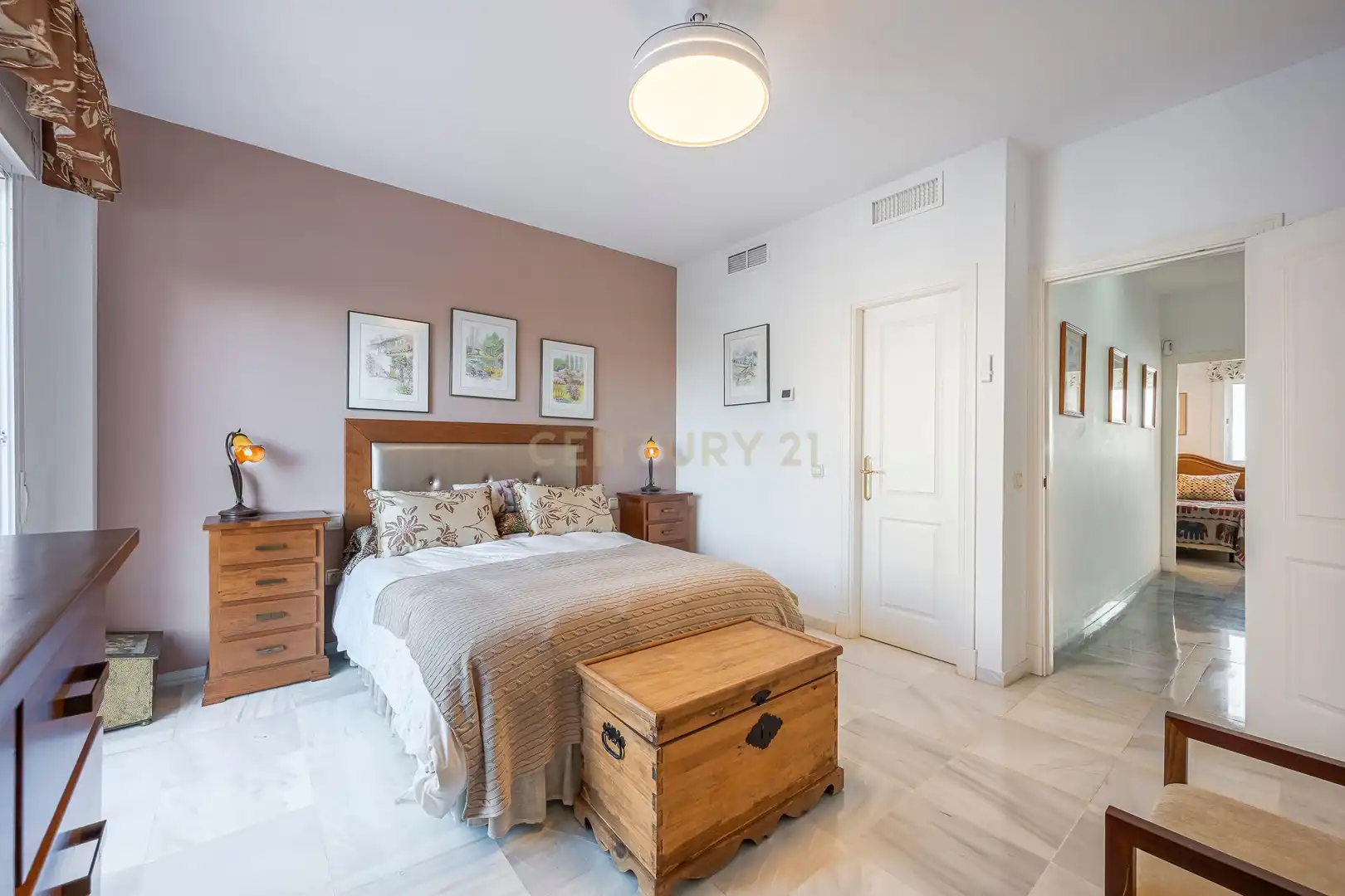 Habitación de Casa adosada en venta en Estepona con Aire acondicionado, Trastero y Piscina comunitaria