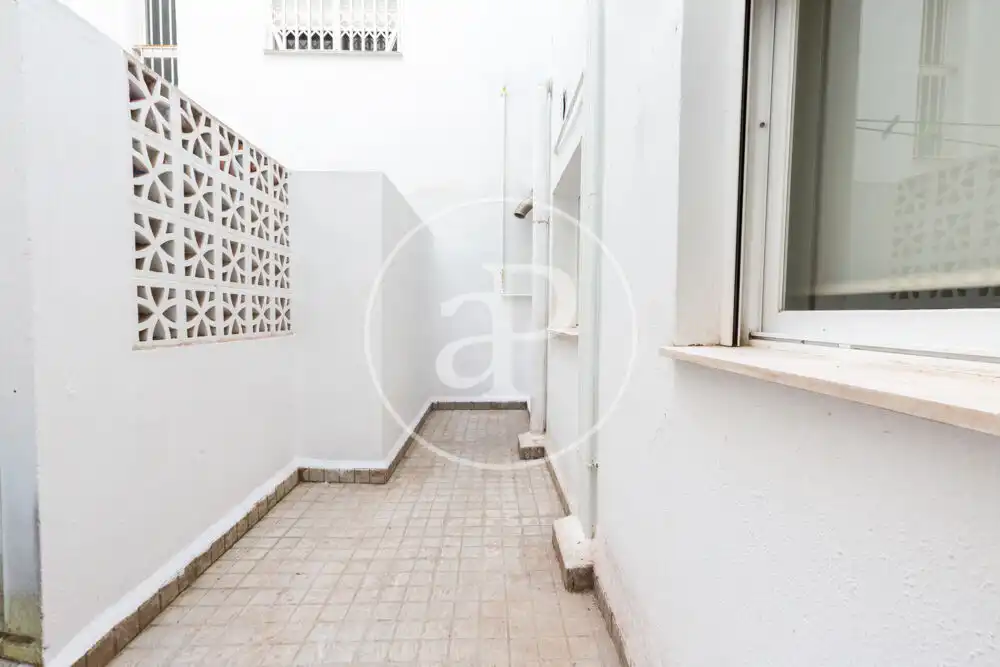 Flat for rent in Valencia  with Heating, Terrace and Furnished