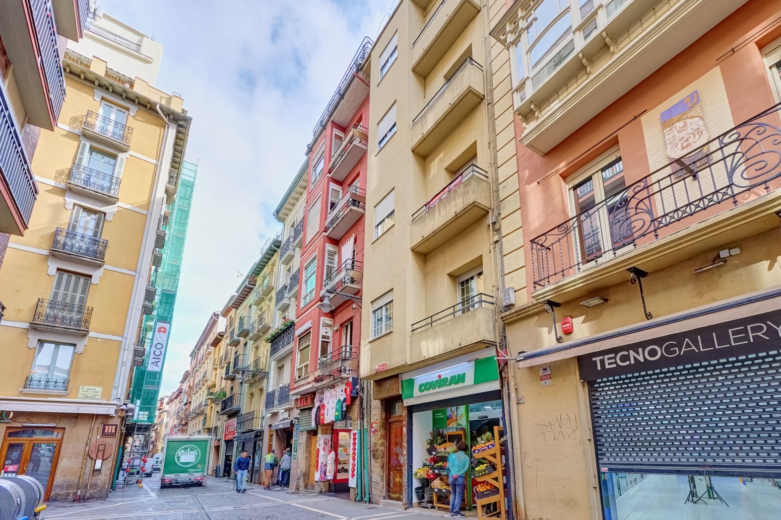 Vista exterior de Pis en venda en  Pamplona / Iruña amb Calefacció i Balcó