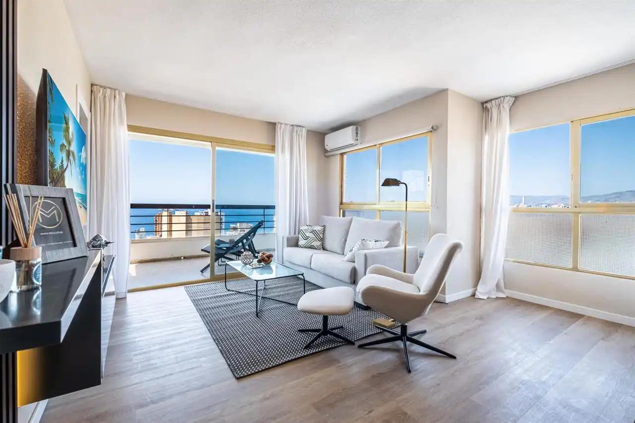 Sala d'estar de Pis en venda en Benidorm amb Piscina i Moblat