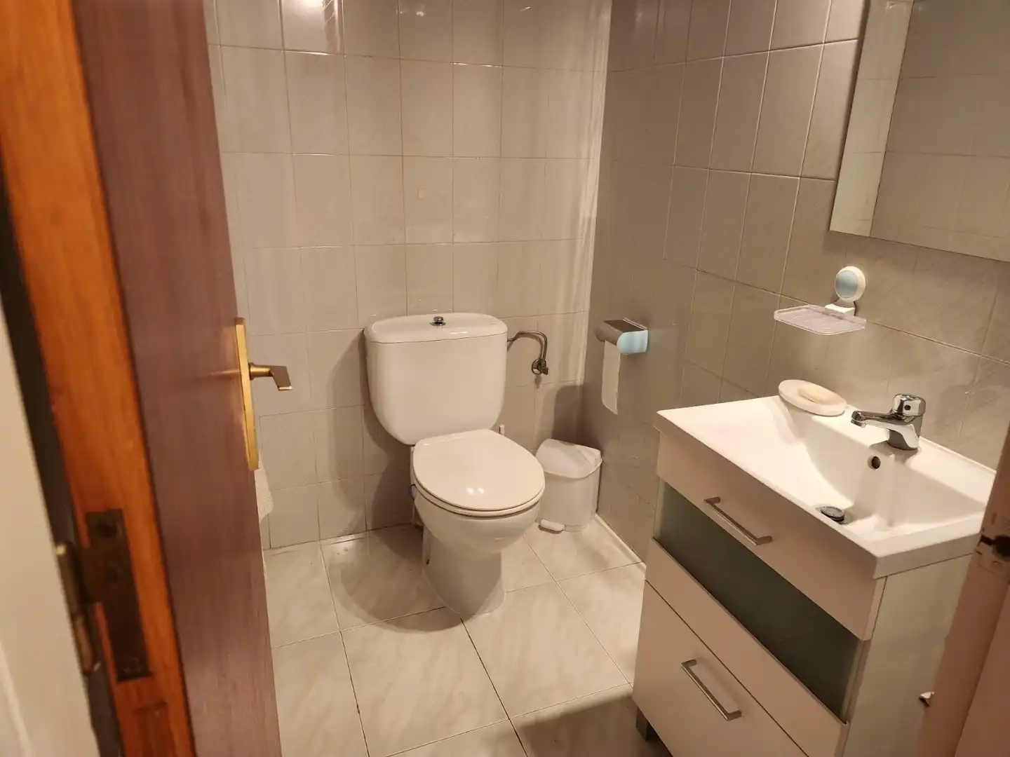 Baño de Piso de alquiler en Jaca con Calefacción, Jardín privado y Parquet