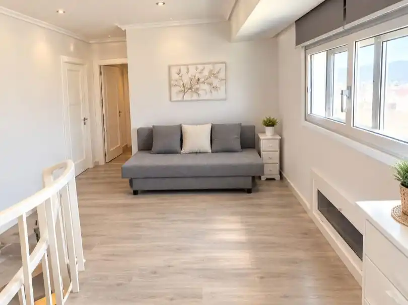 Sala de estar de Dúplex de alquiler en Algeciras con Aire acondicionado, Parquet y Amueblado