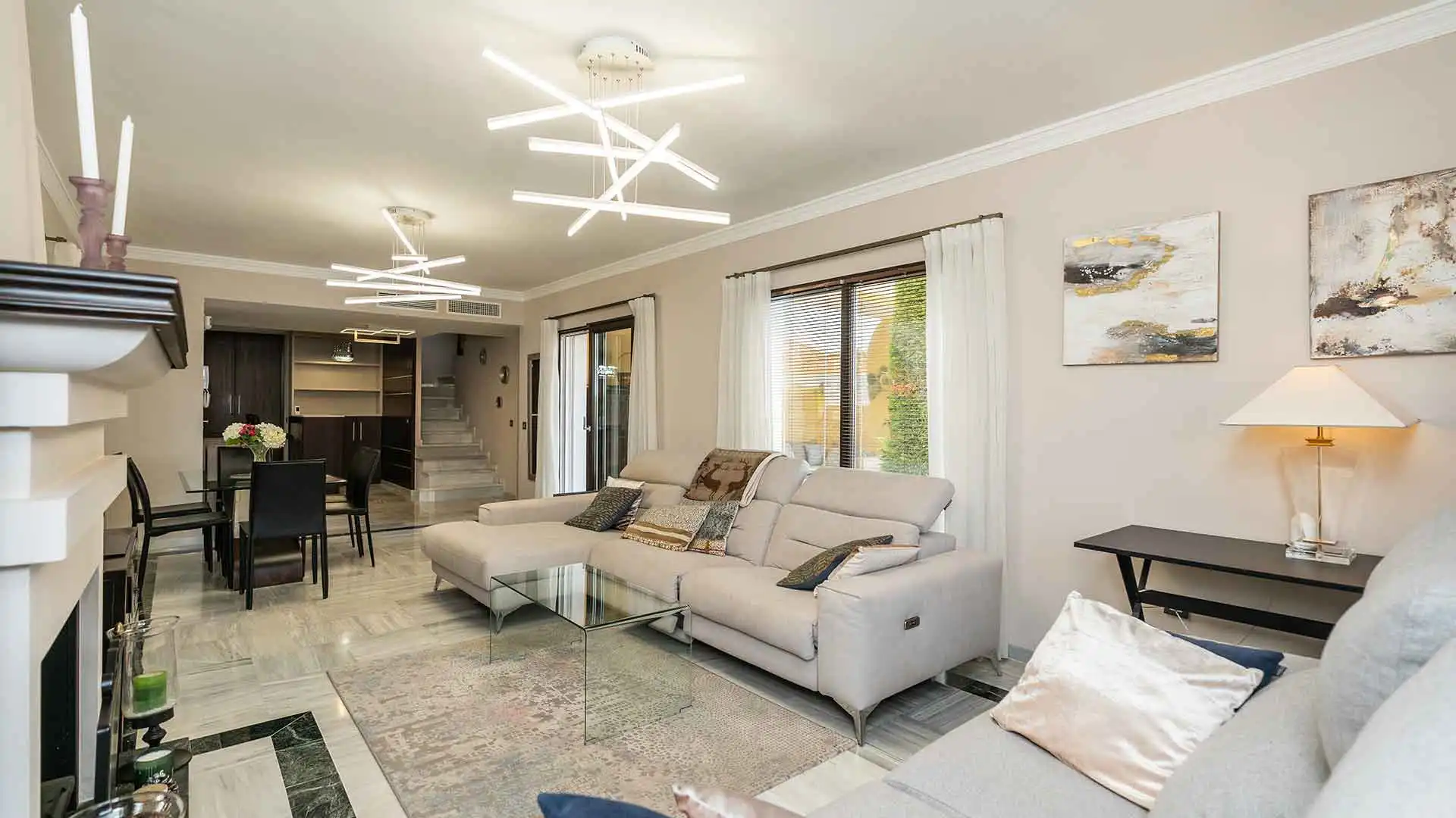 Sala de estar de Casa o chalet de alquiler en Marbella con Aire acondicionado, Jardín privado y Terraza