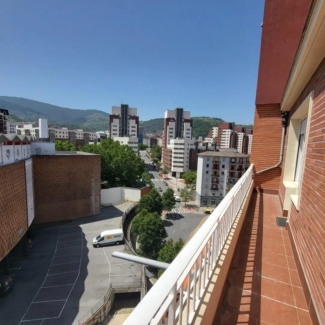 Pis amb terrassa en venda a Calle MACHIN