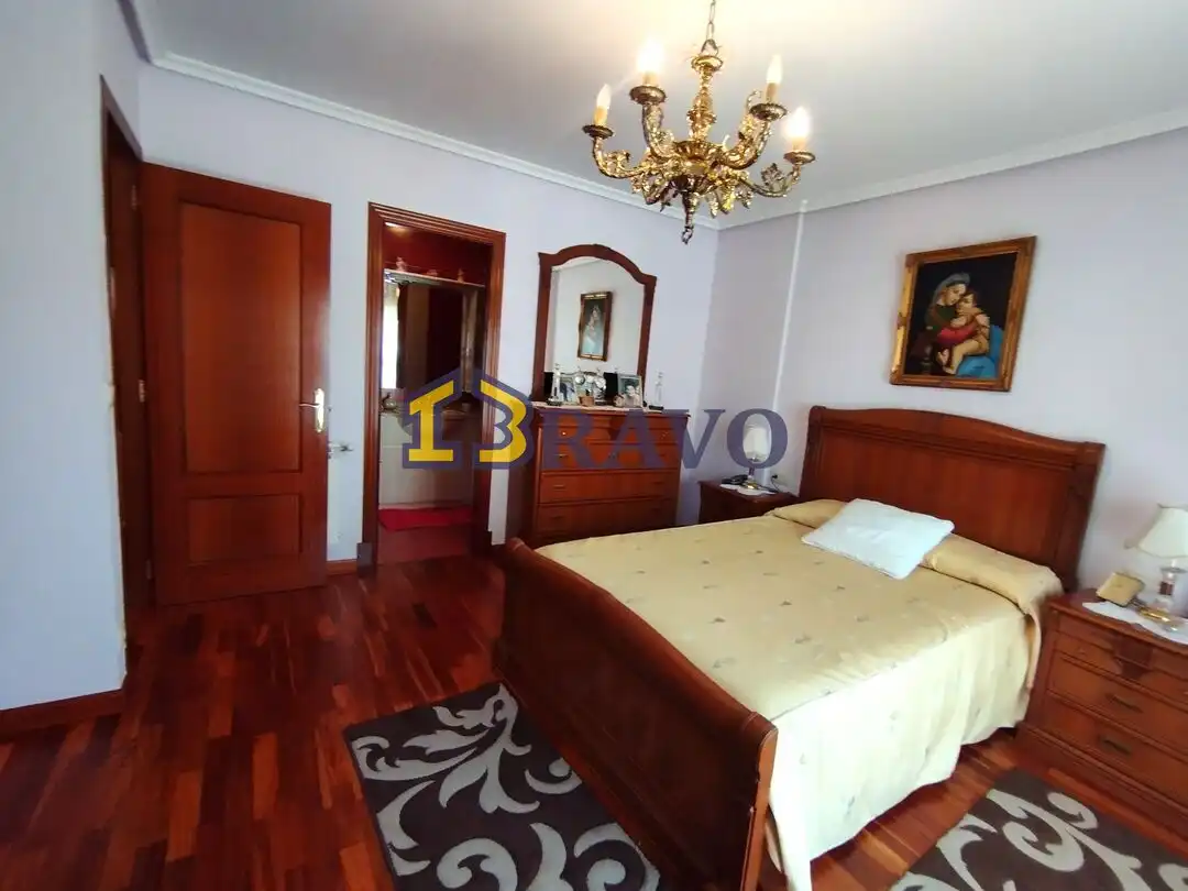 Habitación de Casa adosada en venta en Medina de Pomar con Calefacción, Jardín privado y Terraza