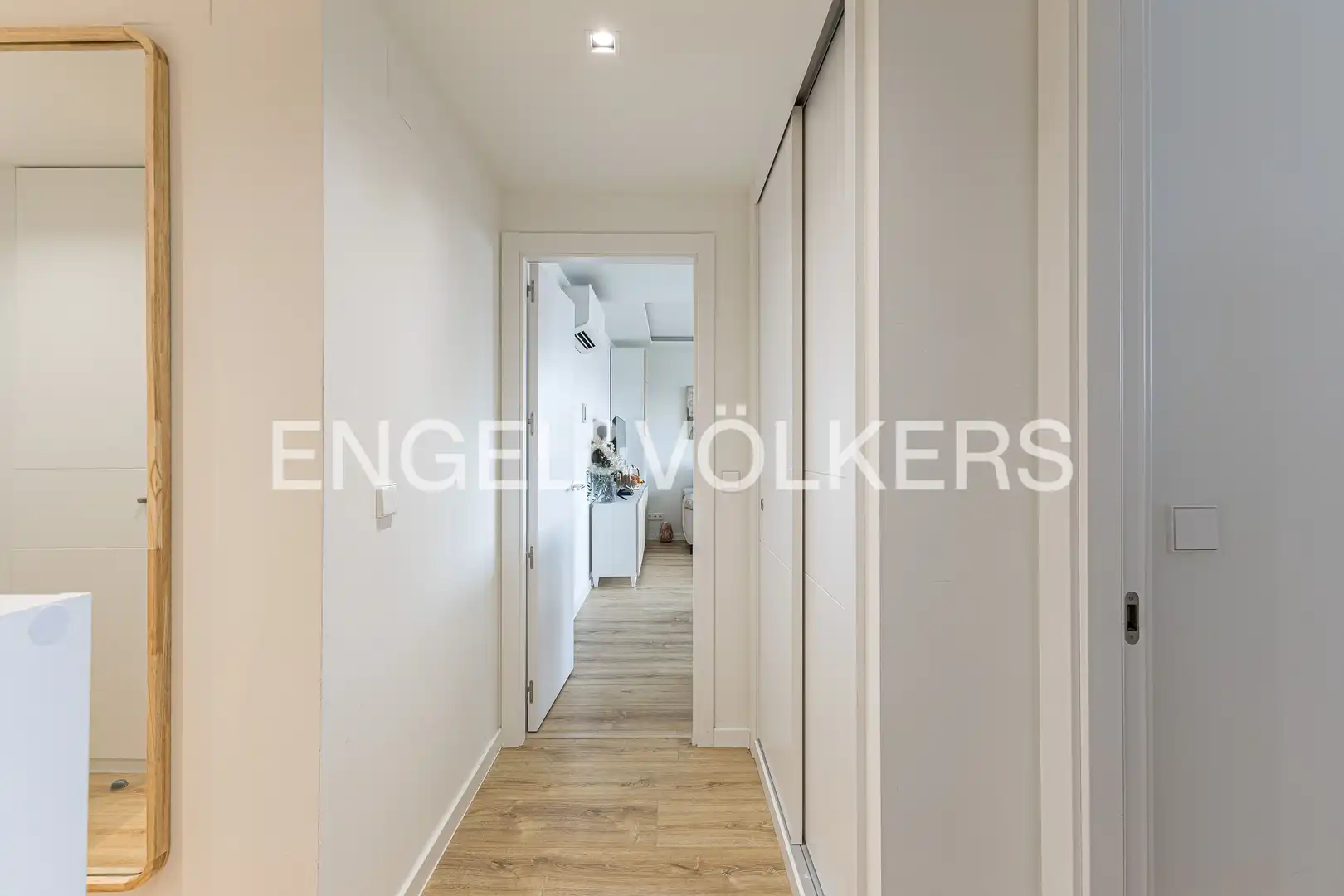 Wohnung zum Verkauf in Madrid mit Klimaanlage, Heizung und Privatgarten