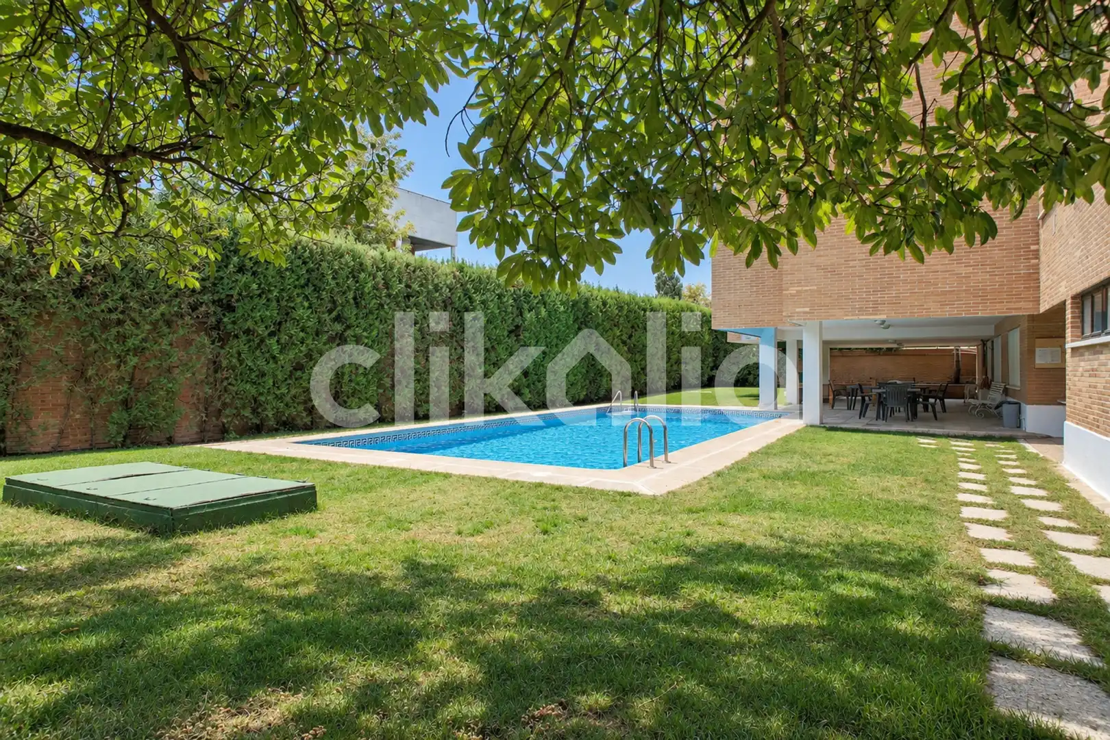 Swimming pool of Flat for rent in Chamartín